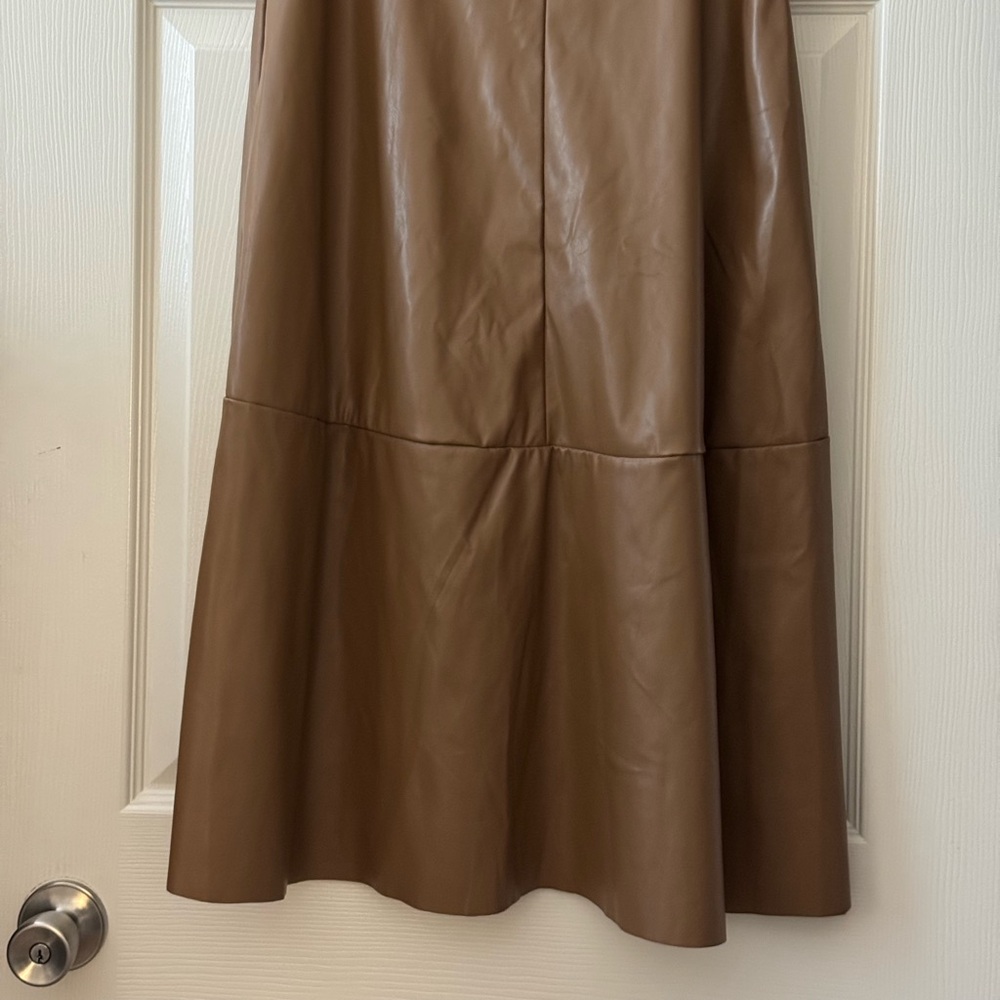 Elegant Mid-length Faux Leather Skirt by Pink Ripple - Picture 4 of 6